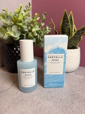 SKIN1004 Madagascar Centella Hyalu-Cica Blue Serum - Light Blue
